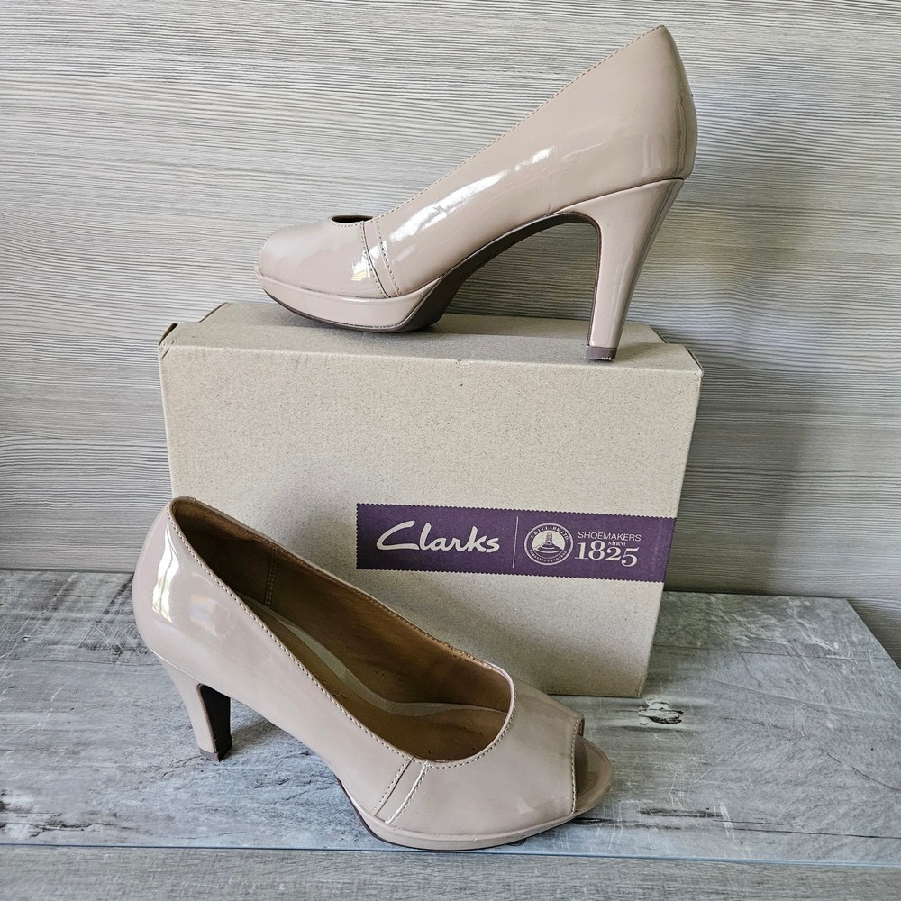 Clarks Pump Narine R Womens 7W Taupe Patent Peep Toe Platform Cushion Soft‎ Heel